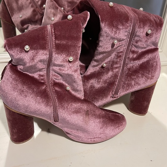 Boots - Picture 6 of 10